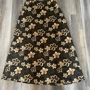 Floral A-Line Midi Skirt in Black and Gold vintage travel vibe